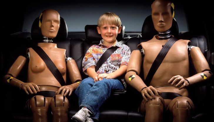 Cinture sicurezza posteriori obbligatorie 2020