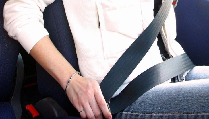 Cinture sicurezza posteriori obbligatorie 2020