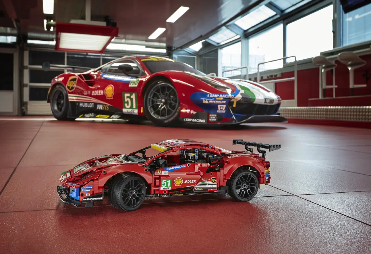 Ferrari 488 GTE AF Corse #51 Lego Technic