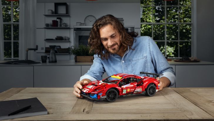Ferrari 488 GTE AF Corse #51 Lego Technic