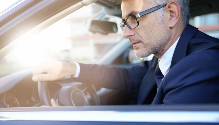 Guida notturna buio vista scarsa