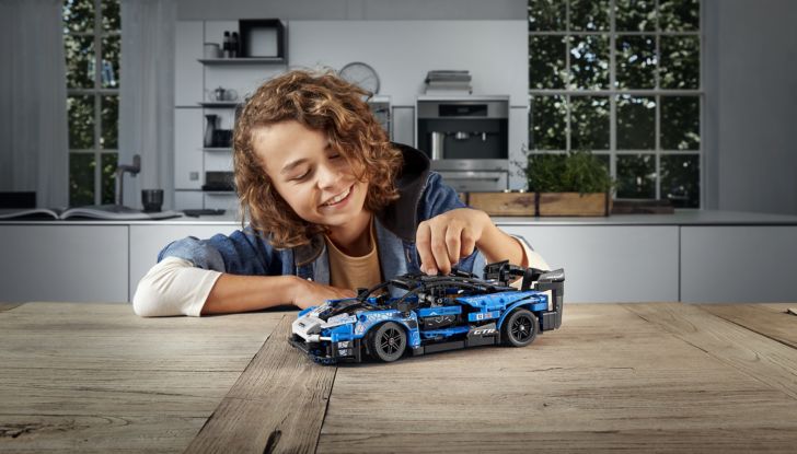LEGO Technic McLaren Senna GTR