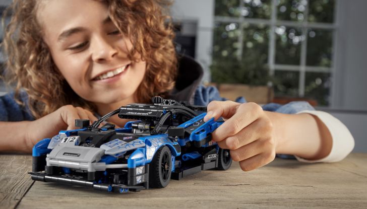 LEGO Technic McLaren Senna GTR