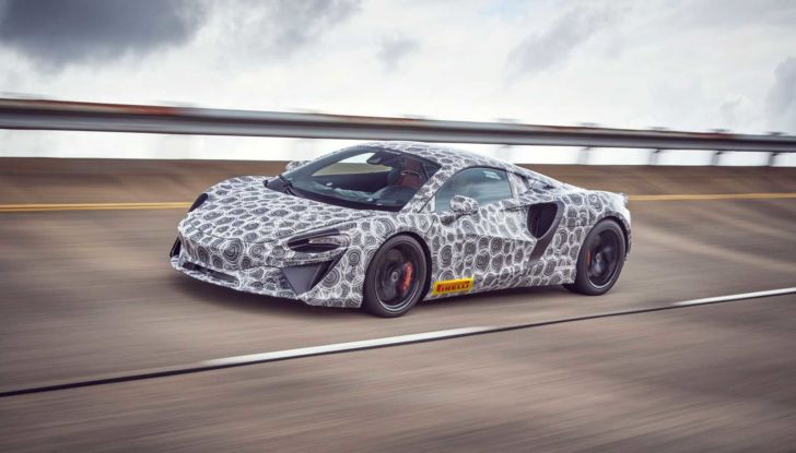 McLaren Artura supercar 2021