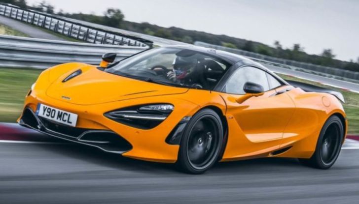 McLaren Artura supercar 2021