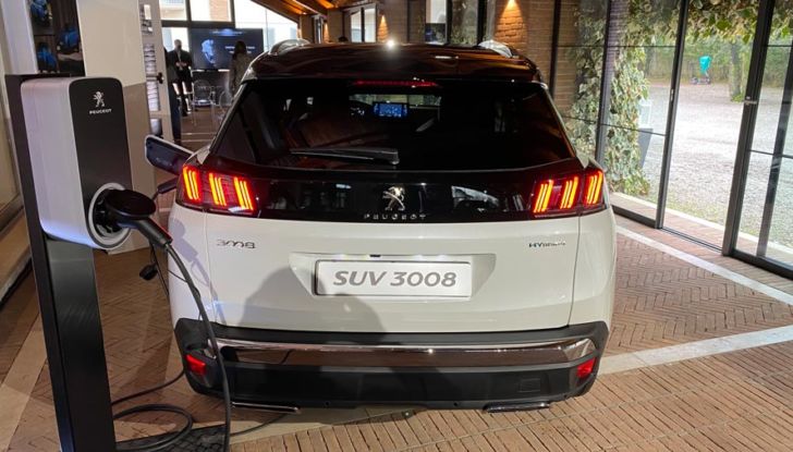 Peugeot 5008 MY2021: il SUV Premium a sette posti parte da 31.750 Euro - Foto 9 di 15