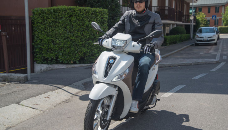 Prova Piaggio Medley 125: il ruote alte per annullare il traffico cittadino - Foto 1 di 26