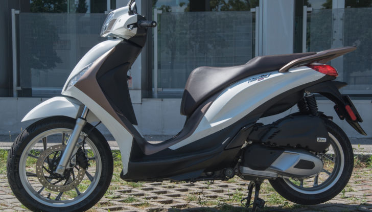 Prova Piaggio Medley 125: il ruote alte per annullare il traffico cittadino - Foto 11 di 26