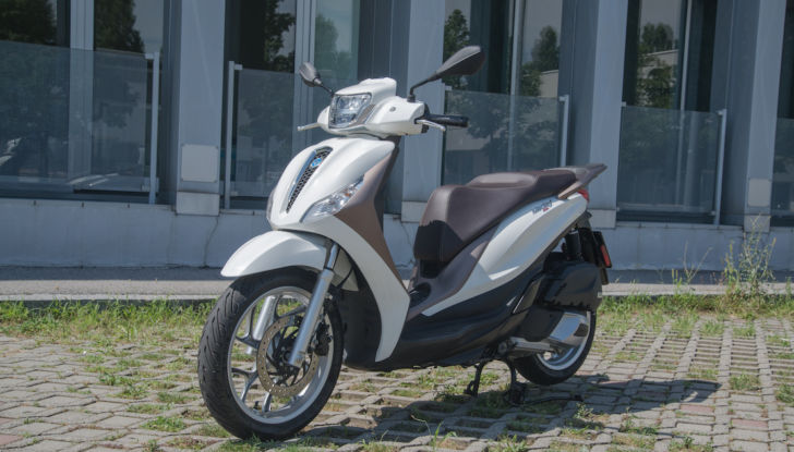 Prova Piaggio Medley 125: il ruote alte per annullare il traffico cittadino - Foto 12 di 26