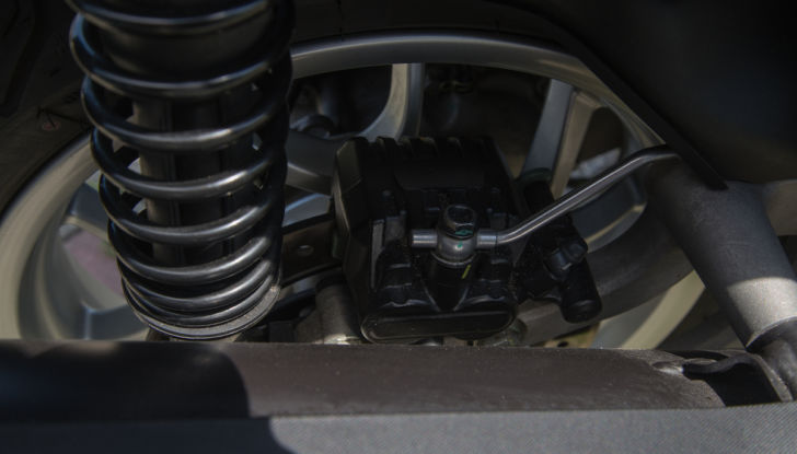 Prova Piaggio Medley 125: il ruote alte per annullare il traffico cittadino - Foto 23 di 26