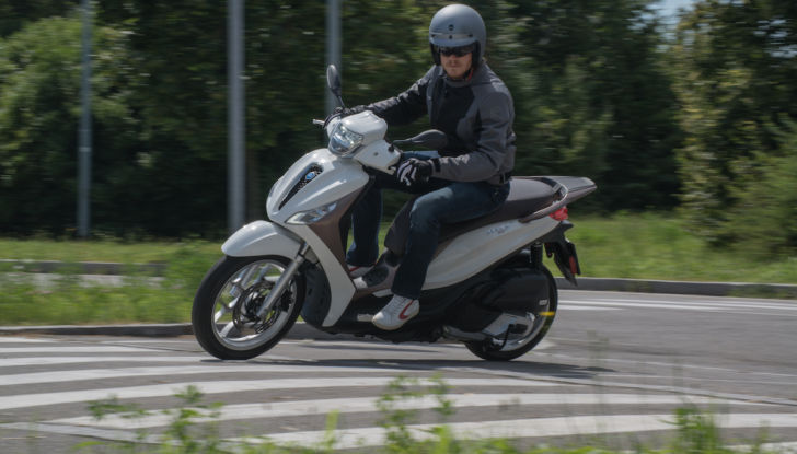 Prova Piaggio Medley 125: il ruote alte per annullare il traffico cittadino - Foto 24 di 26