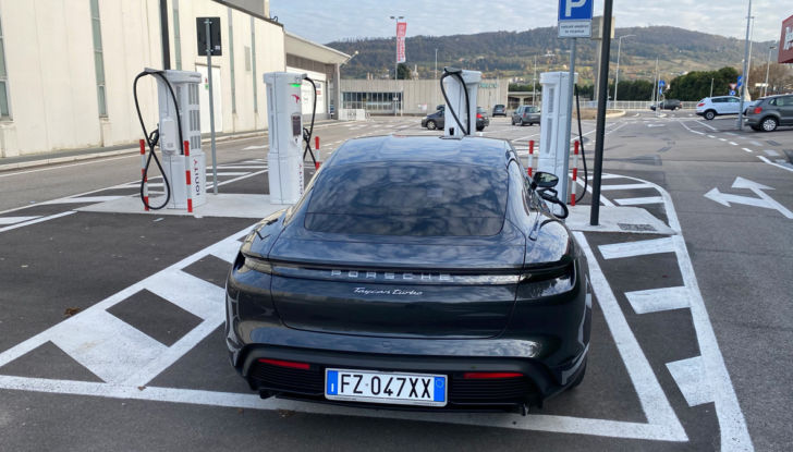 Porsche Taycan: nuova versione Turbo in arrivo? - Foto 12 di 12