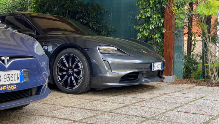 Porsche Taycan: nuova versione Turbo in arrivo? - Foto 11 di 12