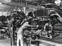 Volkswagen Maggiolino: 75 anni fa l’avvio della produzione di serie
