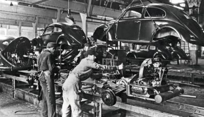 Volkswagen Maggiolino: 75 anni fa l’avvio della produzione di serie