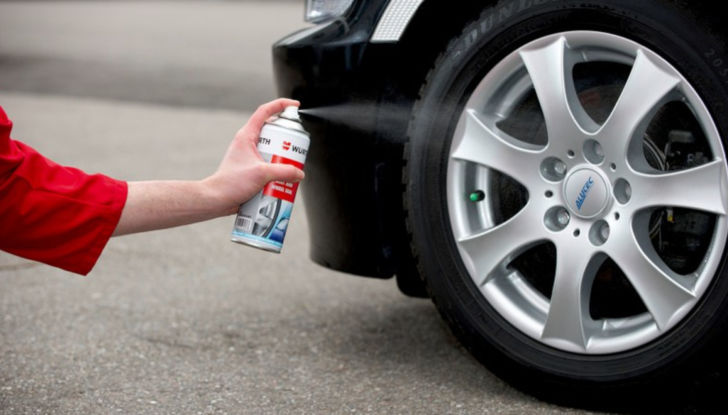 Pulire cerchi lega auto