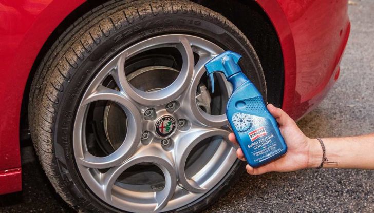 Pulire cerchi lega auto