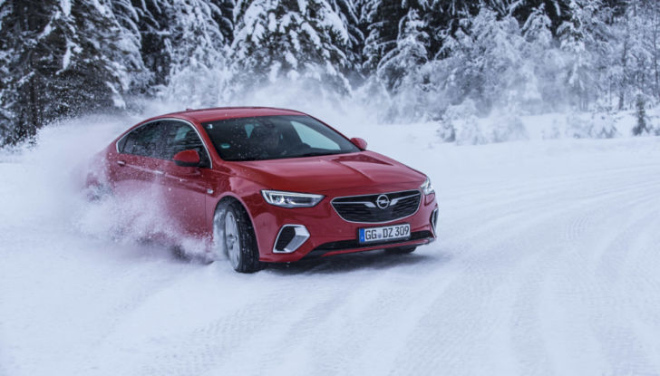 Guidare sulla neve ghiaccio 2020