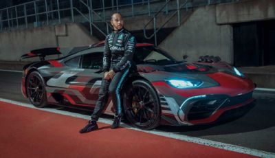 Mercedes lancia la divisione AMG E Performance con Hamilton come testimonial