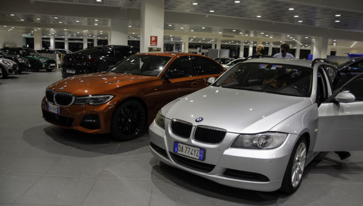 Nuova BMW Serie 3 debutta nel 2025, anche in versione elettrica - Foto 4 di 20