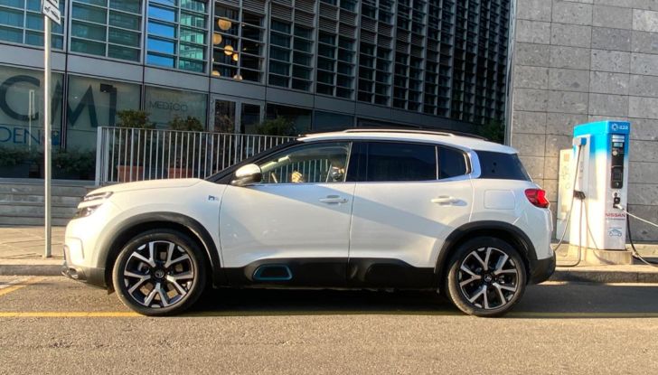 SUV Citroën C5 Aircross Hybrid: come si ricarica la batteria - Foto 2 di 8