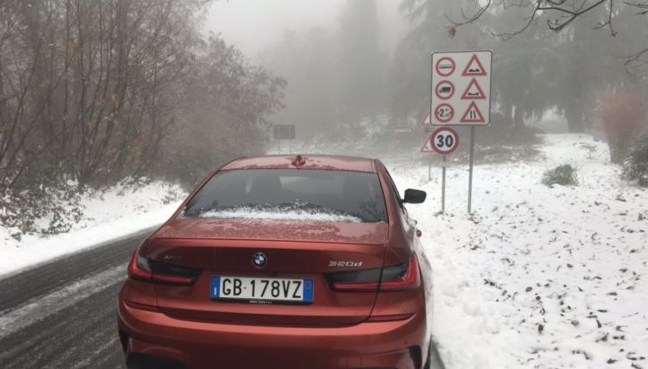 Nuova BMW Serie 3 debutta nel 2025, anche in versione elettrica - Foto 11 di 20