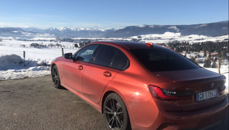 Nuova BMW Serie 3 debutta nel 2025, anche in versione elettrica - Foto 13 di 20