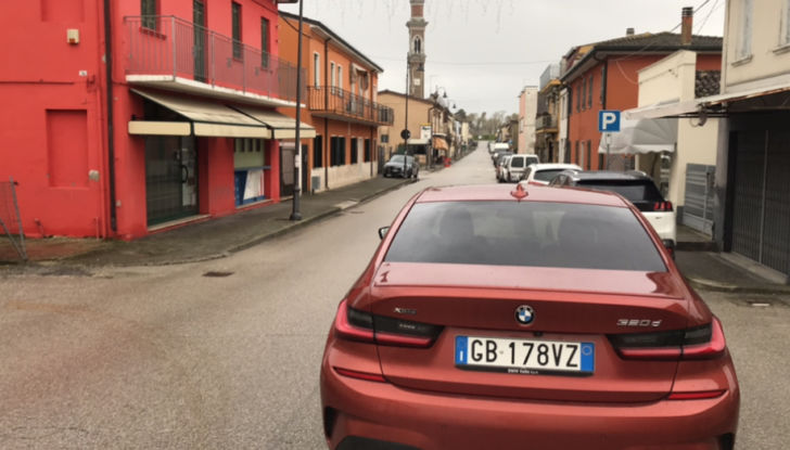 Nuova BMW Serie 3 debutta nel 2025, anche in versione elettrica - Foto 18 di 20