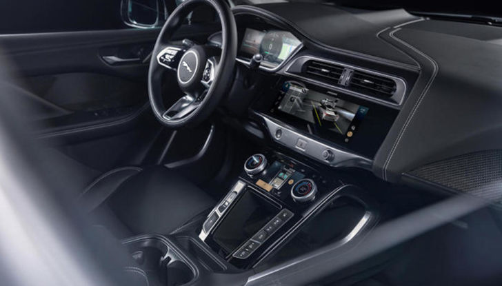 Jaguar I-Pace: il SUV elettrico inglese fa il pieno di novità - Foto 4 di 4