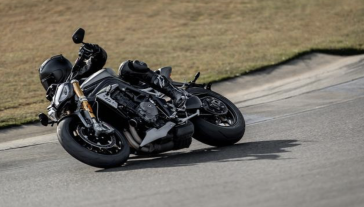 Triumph Speed Triple 1200 RS: le novità della versione 2021 - Foto 23 di 25