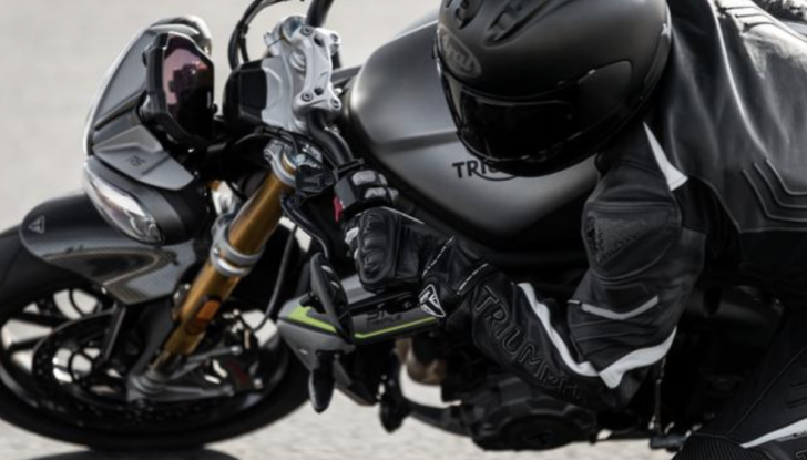Triumph Speed Triple 1200 RS: le novità della versione 2021 - Foto 24 di 25