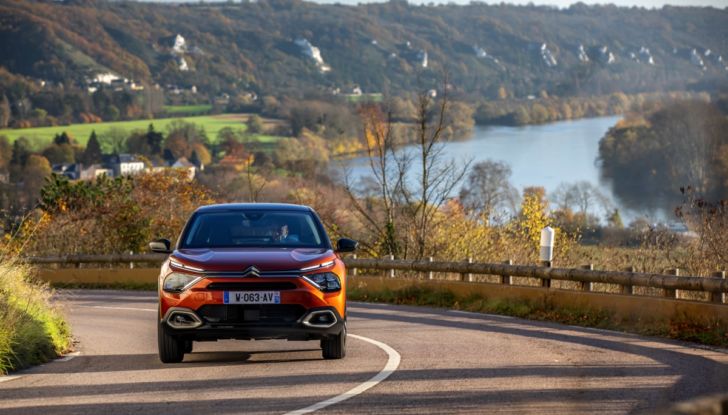 [VIDEO] Prova su strada nuova Citroën C4, il comfort dal benzina al 100% elettrico - Foto 11 di 40