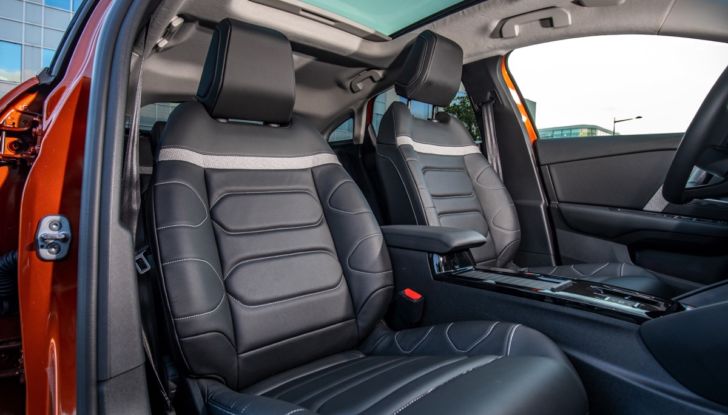 [VIDEO] Prova su strada nuova Citroën C4, il comfort dal benzina al 100% elettrico - Foto 35 di 40