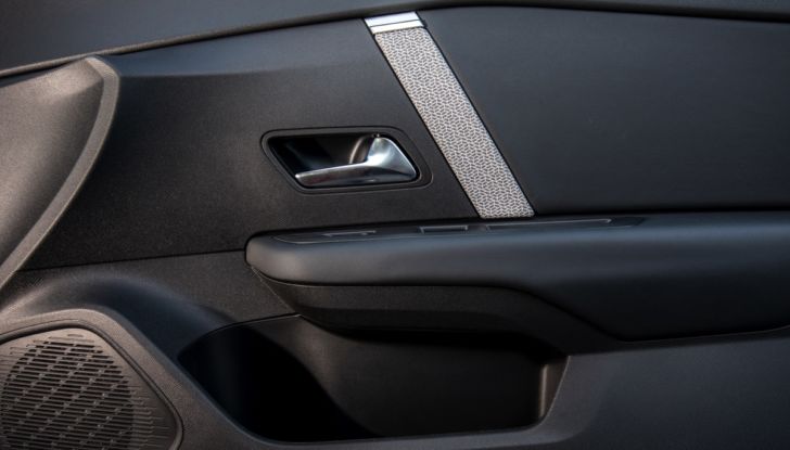 [VIDEO] Prova su strada nuova Citroën C4, il comfort dal benzina al 100% elettrico - Foto 36 di 40