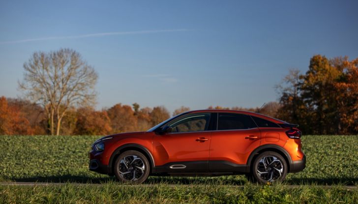 [VIDEO] Prova su strada nuova Citroën C4, il comfort dal benzina al 100% elettrico - Foto 12 di 40