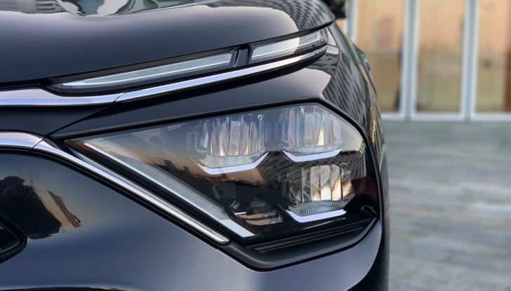 [VIDEO] Prova su strada nuova Citroën C4, il comfort dal benzina al 100% elettrico - Foto 3 di 40