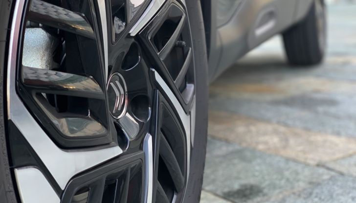 [VIDEO] Prova su strada nuova Citroën C4, il comfort dal benzina al 100% elettrico - Foto 2 di 40