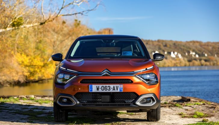 [VIDEO] Prova su strada nuova Citroën C4, il comfort dal benzina al 100% elettrico - Foto 18 di 40