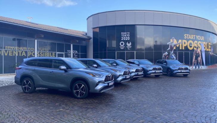 Toyota Highlander: la prova su strada del SUV premium giapponese - Foto 3 di 24