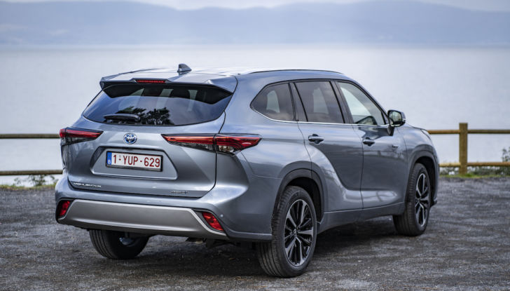 Toyota Highlander: la prova su strada del SUV premium giapponese - Foto 10 di 24