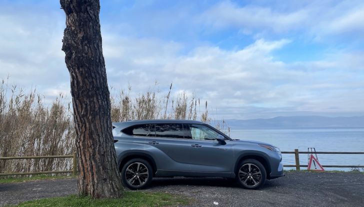 Toyota Highlander: la prova su strada del SUV premium giapponese - Foto 9 di 24