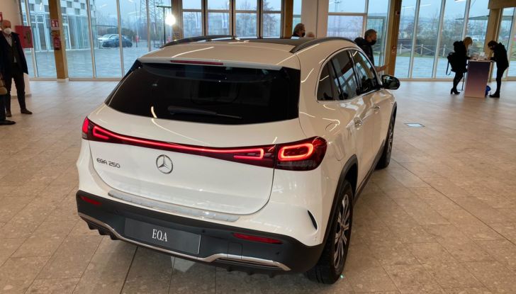 Mercedes EQA: il cugino elettrico della GLA parte da 50.190 Euro e beneficia degli incentivi statali - Foto 2 di 18