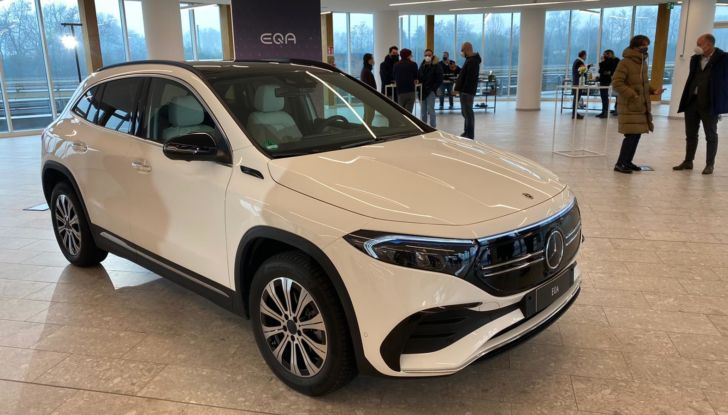 Mercedes EQA: il cugino elettrico della GLA parte da 50.190 Euro e beneficia degli incentivi statali - Foto 1 di 18