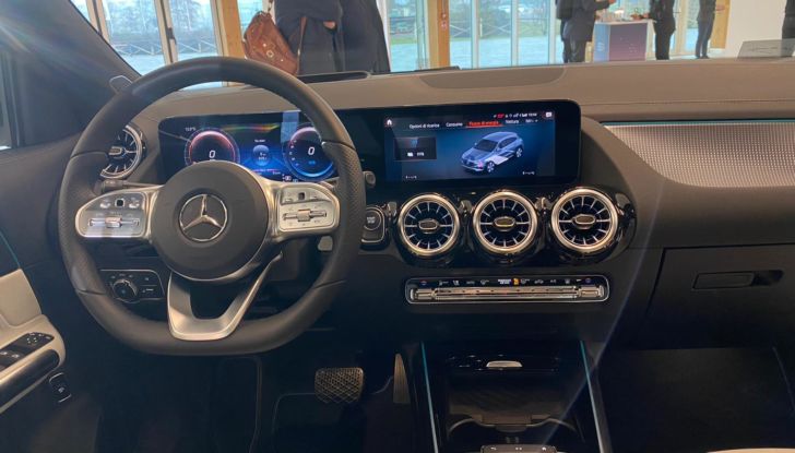 Mercedes EQA: il cugino elettrico della GLA parte da 50.190 Euro e beneficia degli incentivi statali - Foto 11 di 18