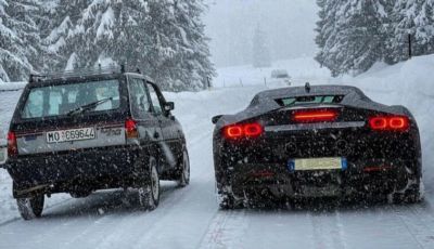 Fiat Panda 4×4 vs Ferrari SF90 Stradale: chi vince la sfida in partenza sulla neve?