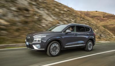 Hyundai Santa Fe 2021: Full Hybrid a sette posti agile e spazioso