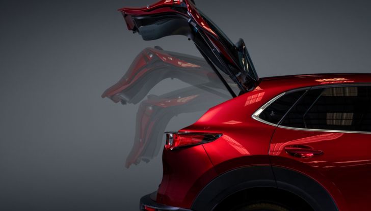 Mazda CX-30 2022: il SUV giapponese aggiorna l’infotainment e la gamma colori - Foto 8 di 10