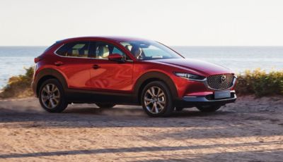 Mazda CX-30 2022: il SUV giapponese aggiorna l’infotainment e la gamma colori