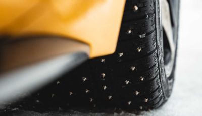 Gomme chiodate: sono omologate per la circolazione in Italia?