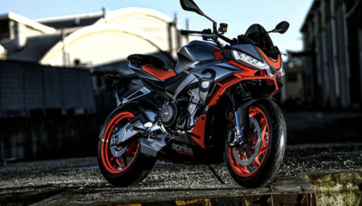 Aprilia Tuono 660: il prezzo della media sportiva della Casa di Noale - Foto 10 di 20